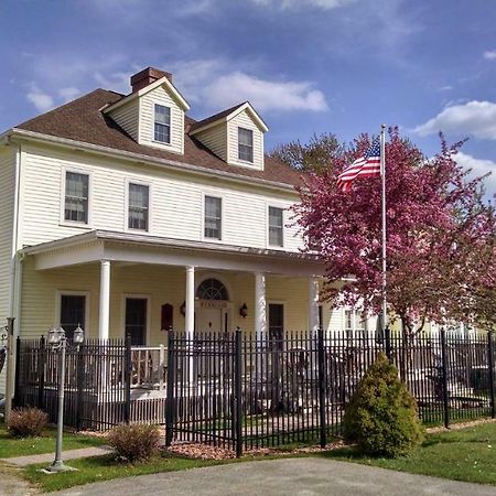 Andor Wenneson Historic Inn Peterson 외부 사진